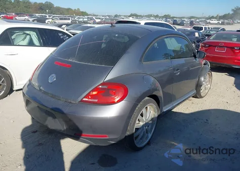 2012 Volkswagen Beetle 2.5L z USA, uszkodzony, nr VIN 3VWJX7AT3CM607431